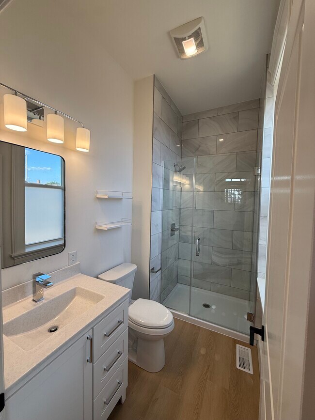 Baño - 1135 Vermont St