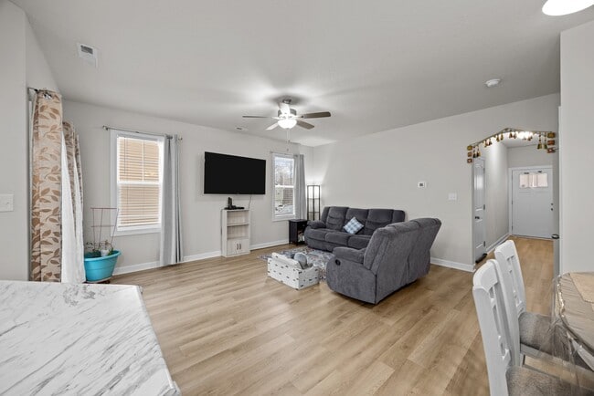 Foto del edificio - 243 Shallowbag Bay Ln