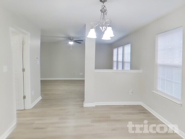 Building Photo - 9622 W Quarter Moon Dr