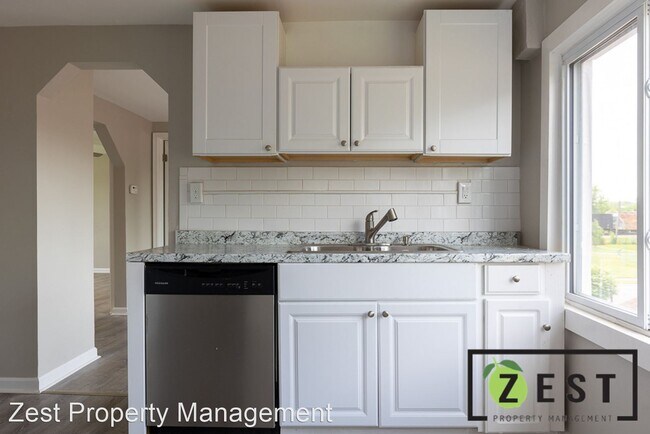 Foto del edificio - 3 br, 1 bath Apartment - 4234 Beach 4234 B...