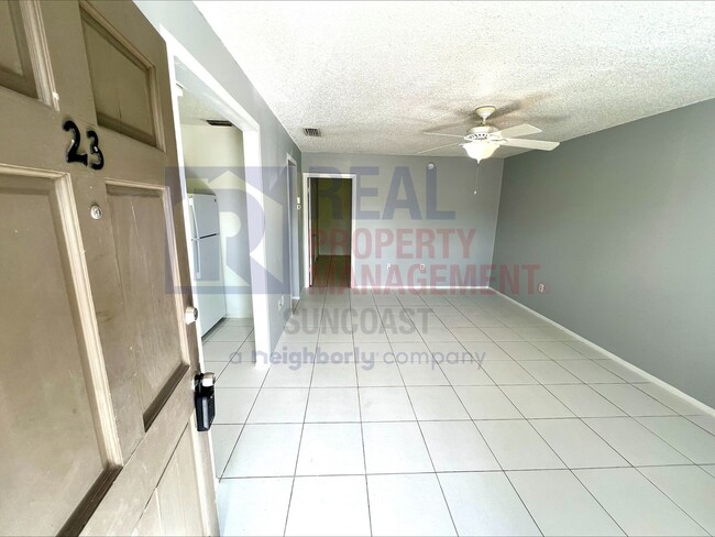 Foto del edificio - Adorable 1 bed 1 Bath in Sarasota FL!