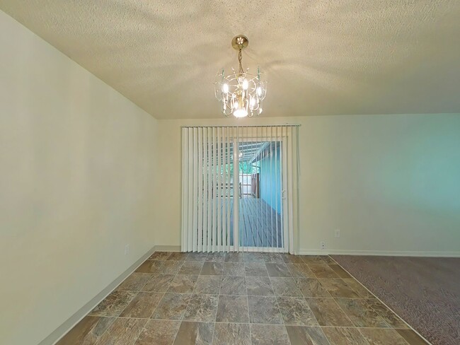 Building Photo - 3 Bedroom House ~ Close to Downtown ~ Pet ...