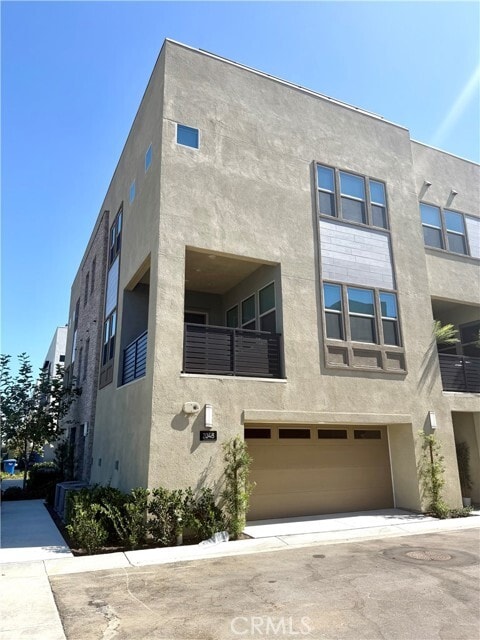 Building Photo - 2048 Hollyleaf Ter