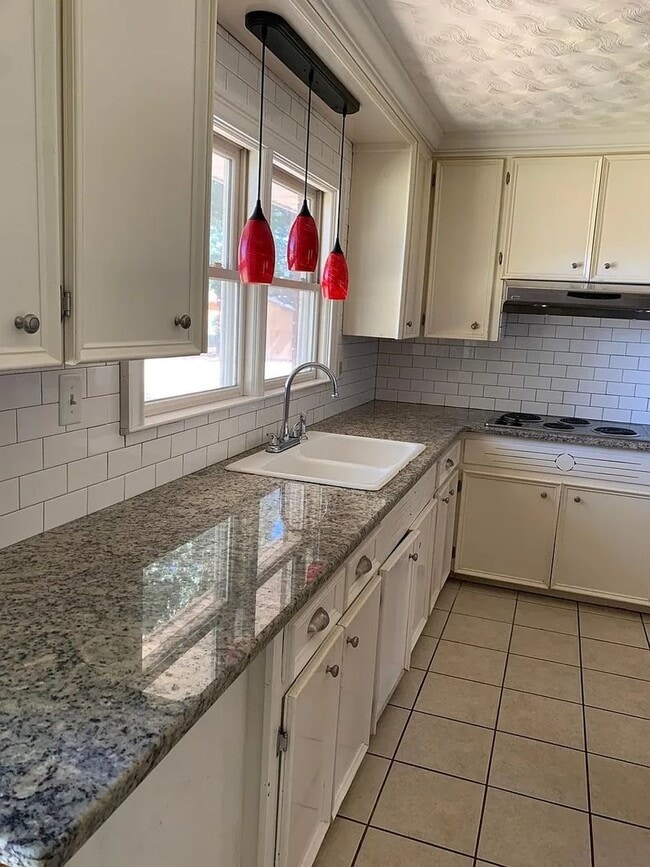 Building Photo - 258 Prince Charles Dr