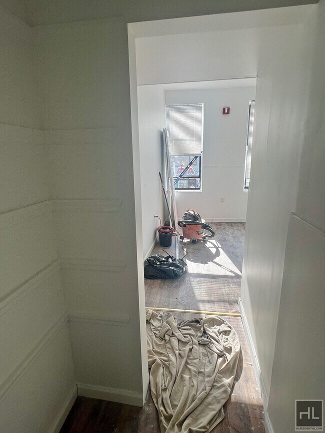 Building Photo - 3BR 1BA Sunny & Renovated w/ Shared Backyard In Flatbush