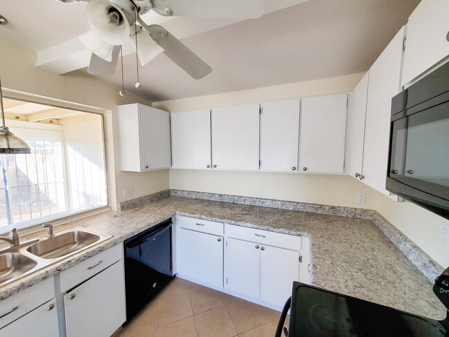 Foto del edificio - 9210 E 38th St