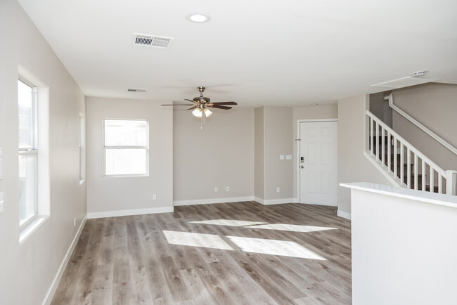 Building Photo - 8236 New Leaf Ave