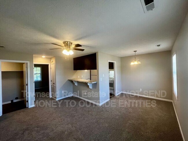 Building Photo - 1425D Ireland Dr