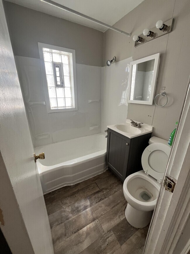 Foto del edificio - 535 Taney Pl