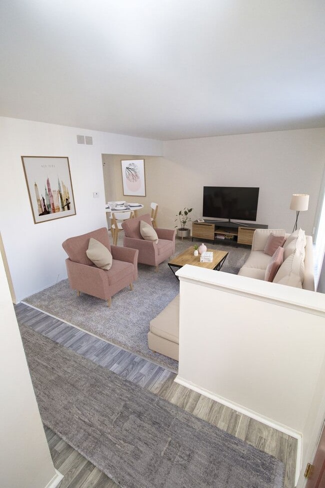 Interior Photo - Novi Ridge