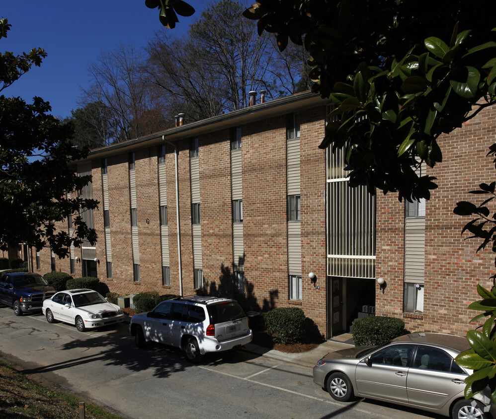 Foto del edificio - Buford Towne Apartments