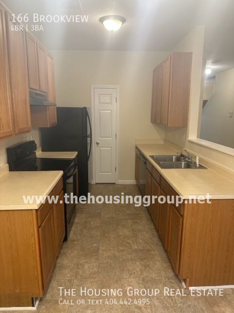 Foto del edificio - 4 Bedroom Riverdale Townhome Won't Last Lo...