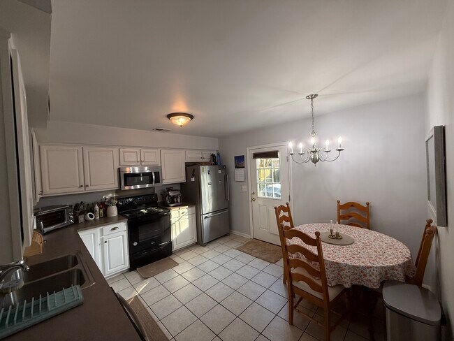 Foto del edificio - 208 Tanglewood Ave