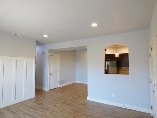 Foto del edificio - 3 Bd 2 Ba Condo 2 Car Garage