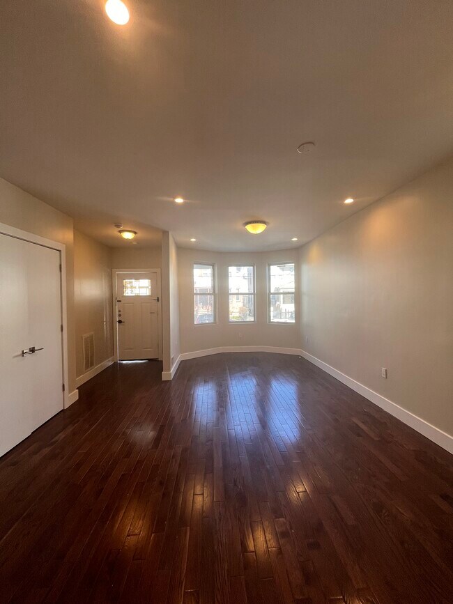 Foto del edificio - 307 Chapel Ave