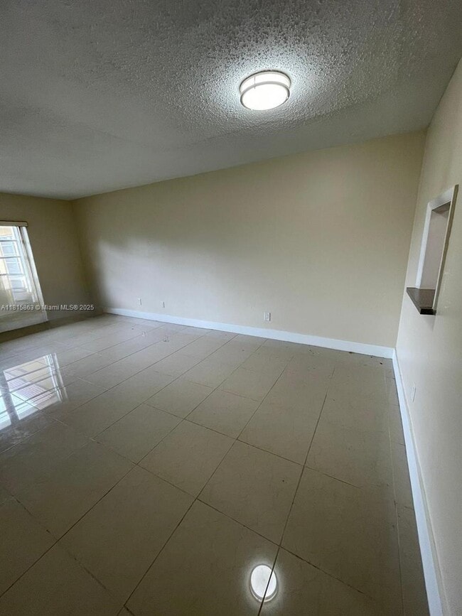 Building Photo - 5120 SW 40th Ave