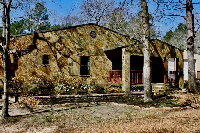 Building Photo - 11877 Oak Leaf Rd