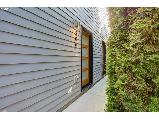 Building Photo - Modern 1Bd/Ba Townhome in the Boise Neighb...