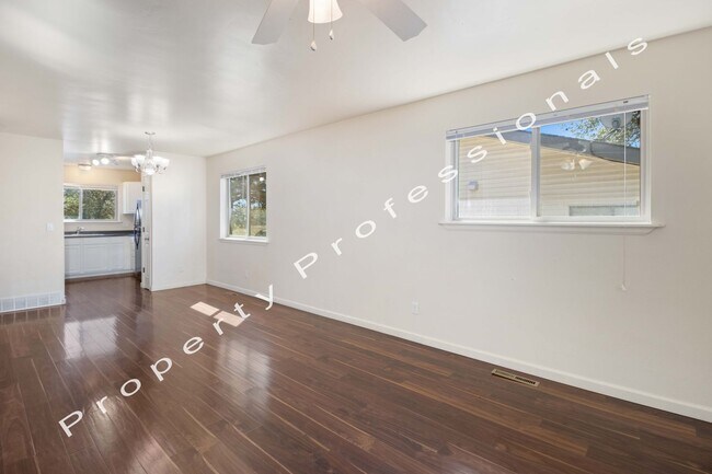 Building Photo - McCarron Ct Duplex
