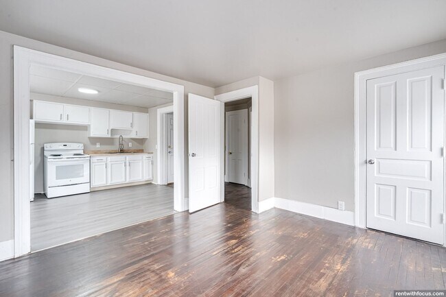 Building Photo - 808 1st St