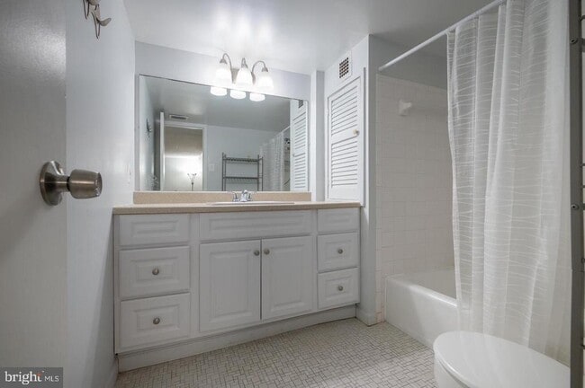 Building Photo - 2525 Huntington Ave