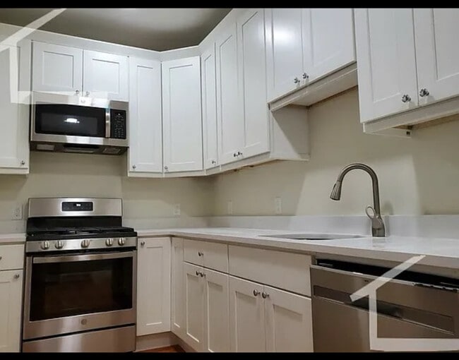 Building Photo - 31 Harris St