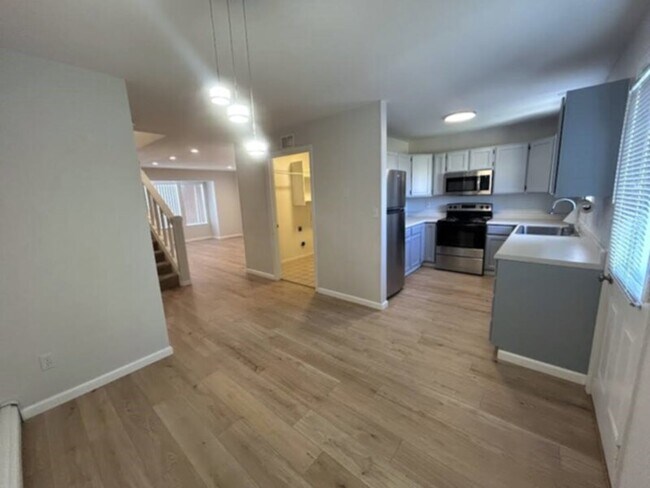 Foto del edificio - Completely Remodeled Townhome!!