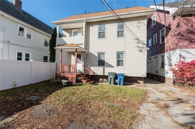 Building Photo - 2035 Chesterland Ave