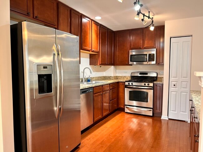 Foto del edificio - 14624 Paul Revere Ln