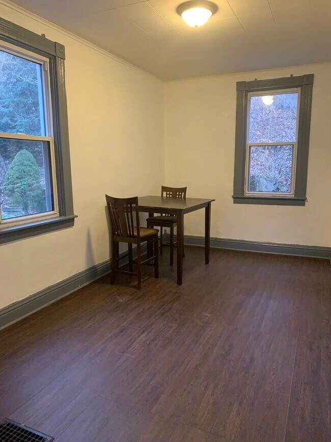 Building Photo - 557 Market St