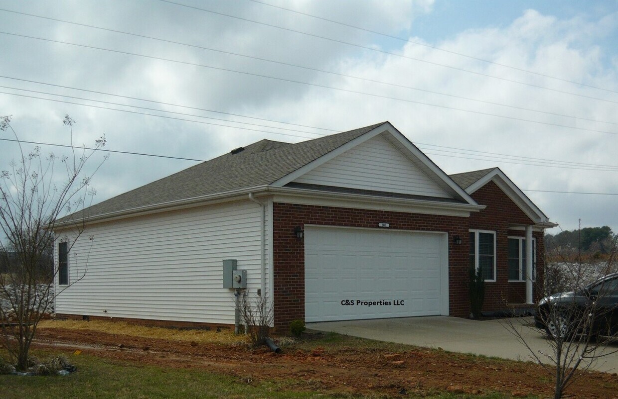 Primary Photo - 209 Ashkirk Ln