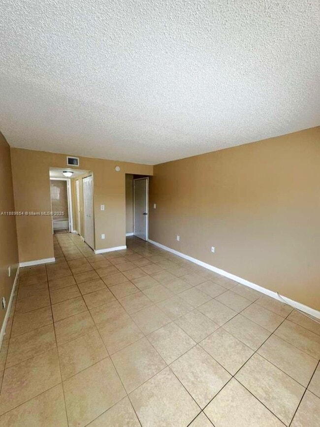 Foto del edificio - 711 N Pine Island Rd