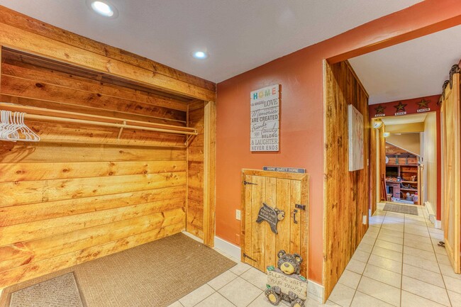 Building Photo - 28 Condo Rd