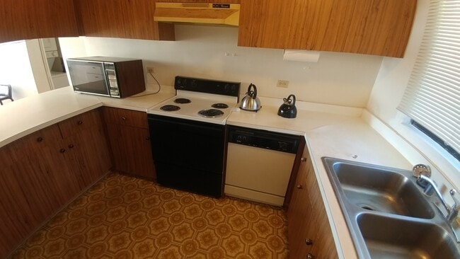 Foto del edificio - Partly Furnished Hawaii Kai Condo with Res...