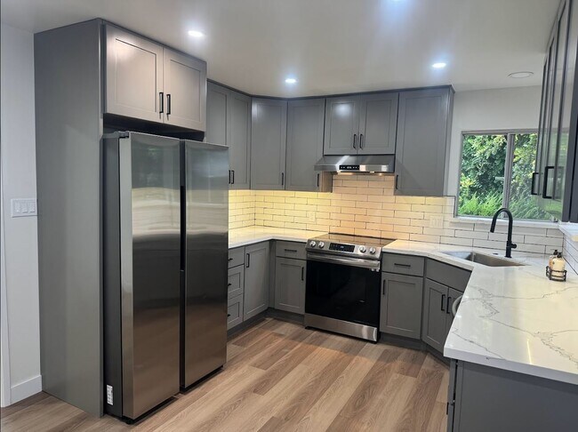 Building Photo - 4332 Salem St