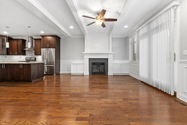 Foto del edificio - 1356 W Grand Ave