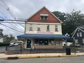 Building Photo - 211 Van Winkle Ave