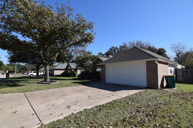 Building Photo - 4613 Danbury Dr