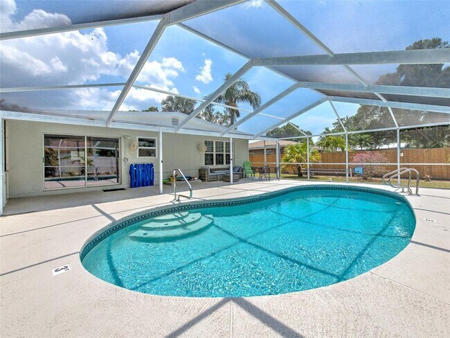 Building Photo - 711 Bayshore Dr