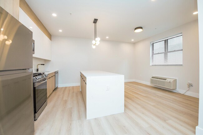 Building Photo - 6710 Park Ave