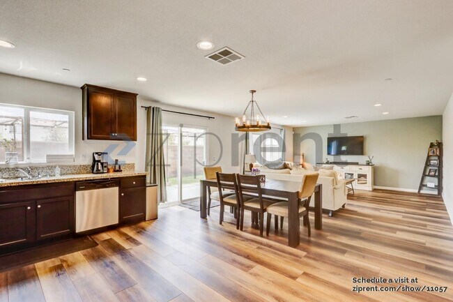Building Photo - 29430 Linden Pl