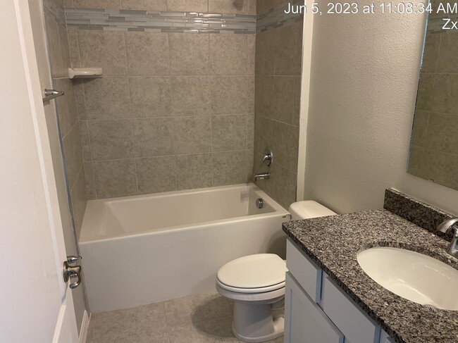 Building Photo - 77 Oakleaf Way