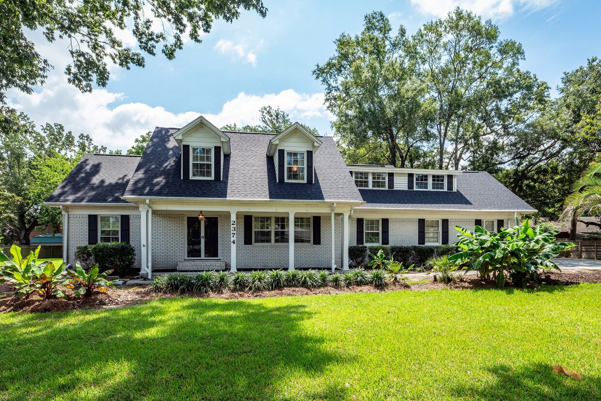 Foto principal - 6 Bedroom, 2.5 Bath House in Drayton on th...