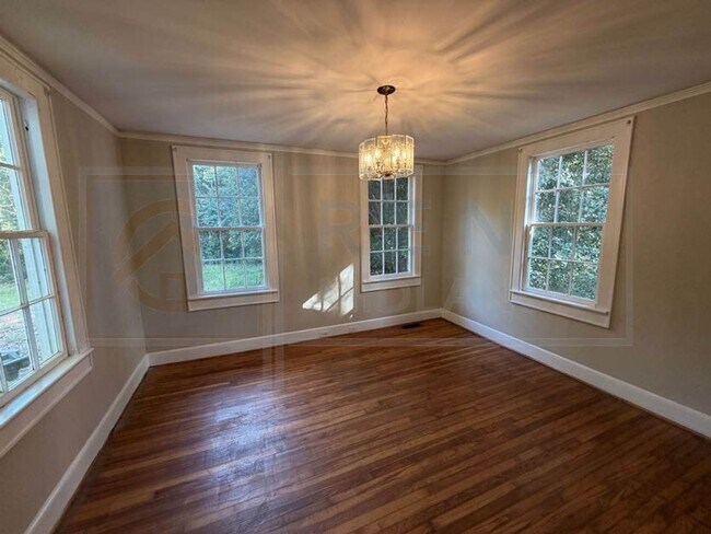 Building Photo - 3 Bedroom Home Available in Columbia