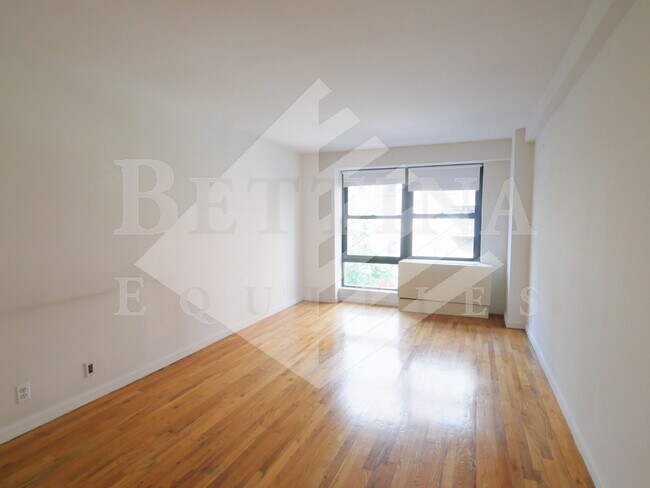 Foto del interior - 225 East 85th Street- 1 Month Free