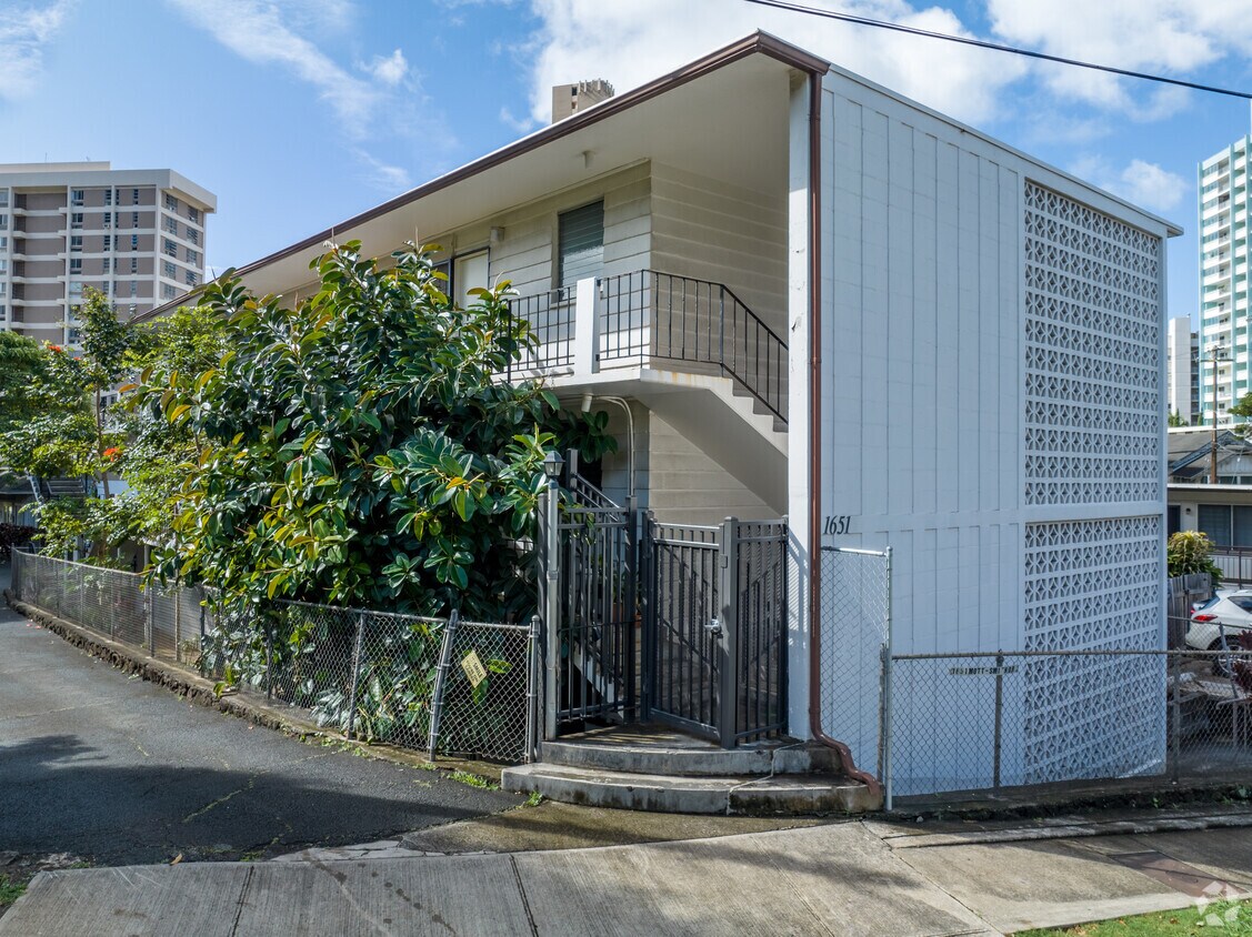 Primary Photo - 1651 Mott-Smith Dr