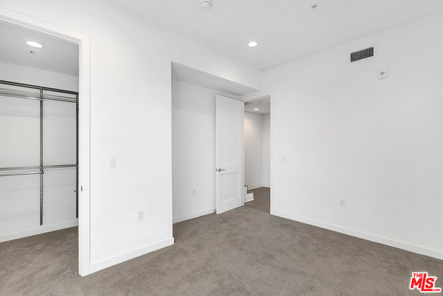 Building Photo - 519 N Normandie Ave