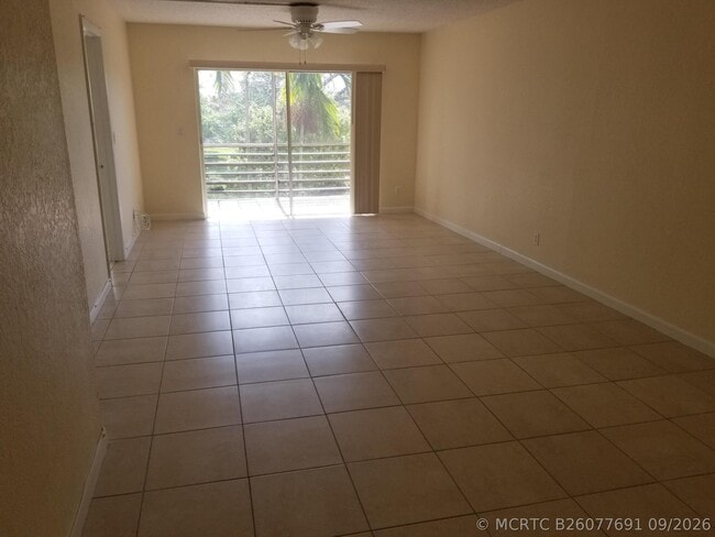 Building Photo - 120 Sparrow Dr