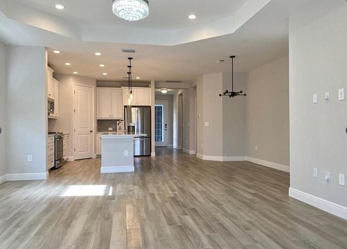 Building Photo - Lake View attached villa 2 bed/2 bath and a den