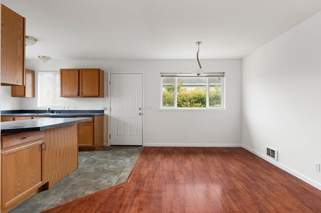 Building Photo - 1414 NW Elwha St